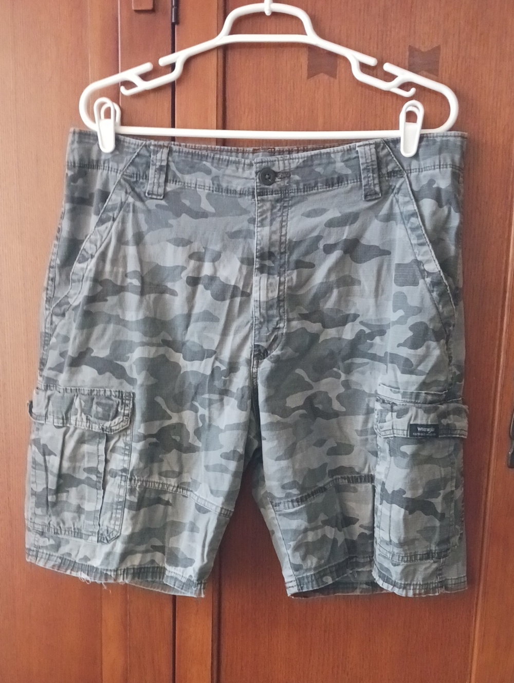 Wrangler Men's Gray Green Camo Cargo Shorts
